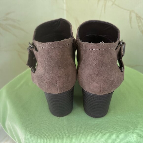 INDIGO RD. WOMEN'S TAUPE-BROWN BOOTIES:PREOWNED SIZE:9 - Picture 9 of 14